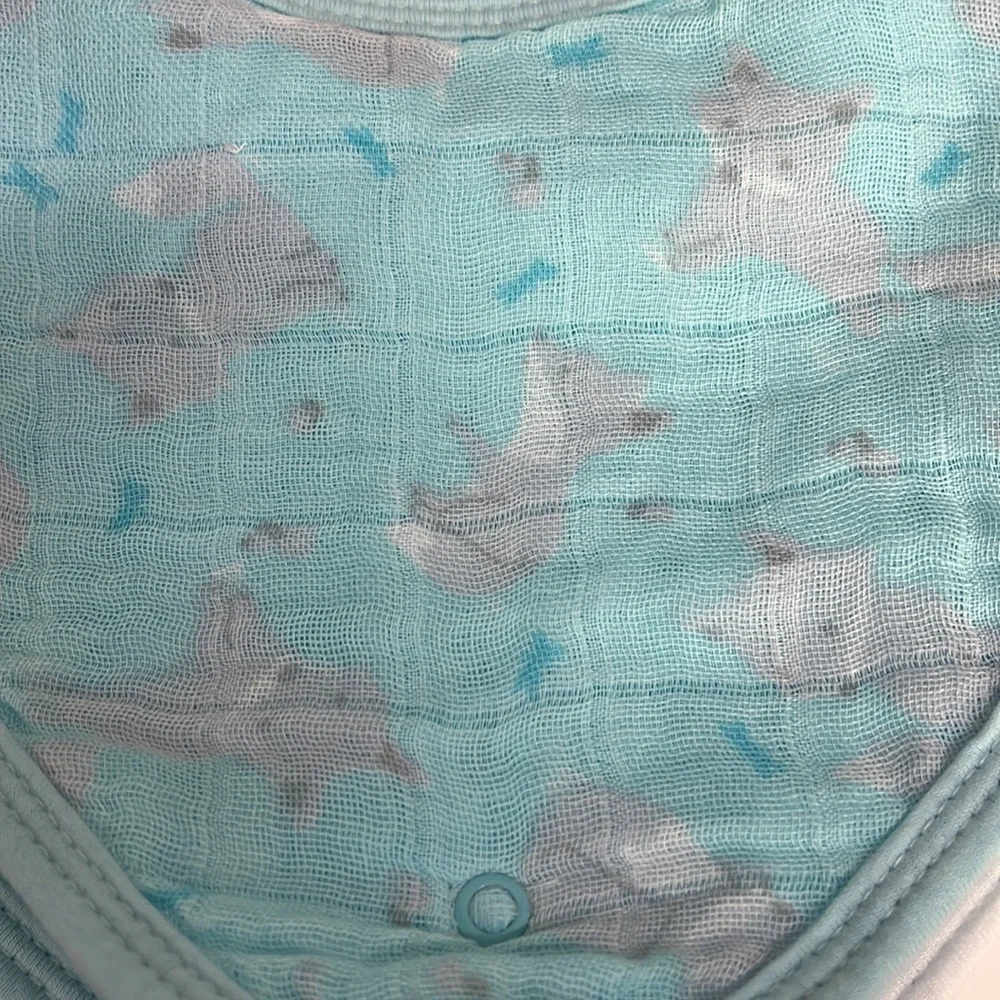 Muslin stay-dry teether bibs. 1696